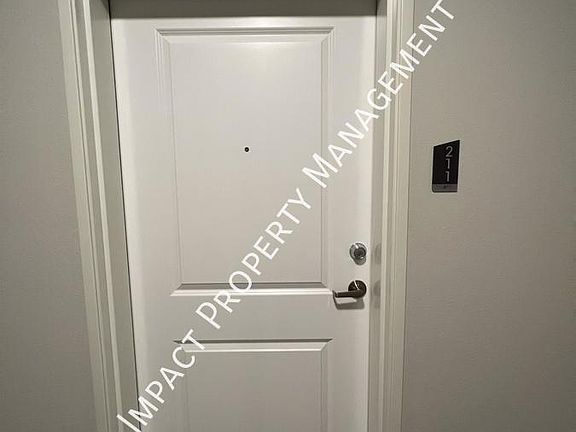 2nd image of 2401 Lake Dr Unit 211