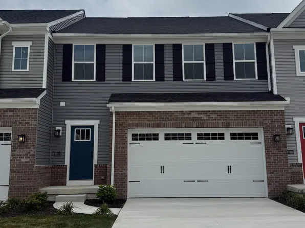 31015 Blooming Ln, Olmsted Falls, OH 44138