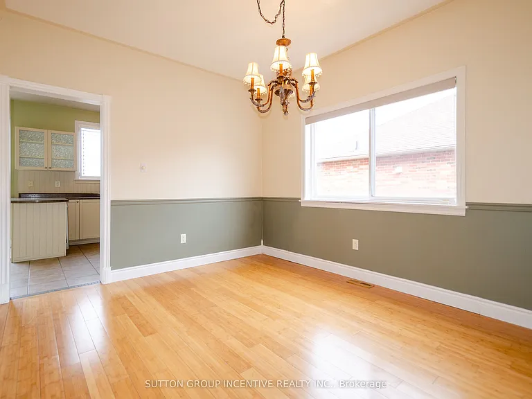 38 Harwood Dr #UPPER — Photo 8
