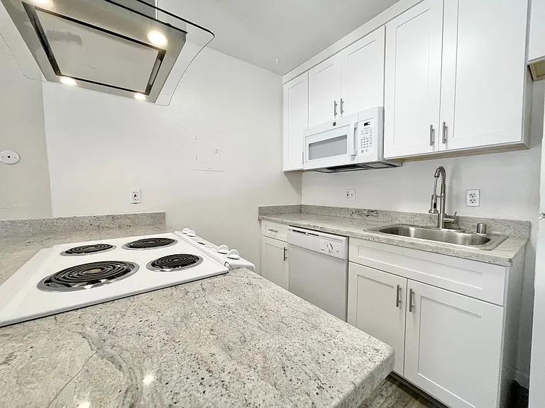 2811-15 E Street — Photo 4