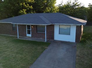 909 N 6th St, Sanger, TX 76266