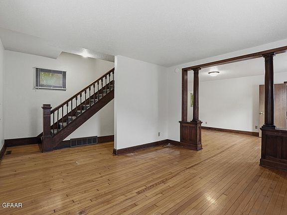 4th image of 705 Walnut St