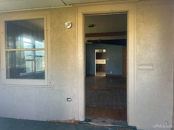2nd image of 313 Mine St