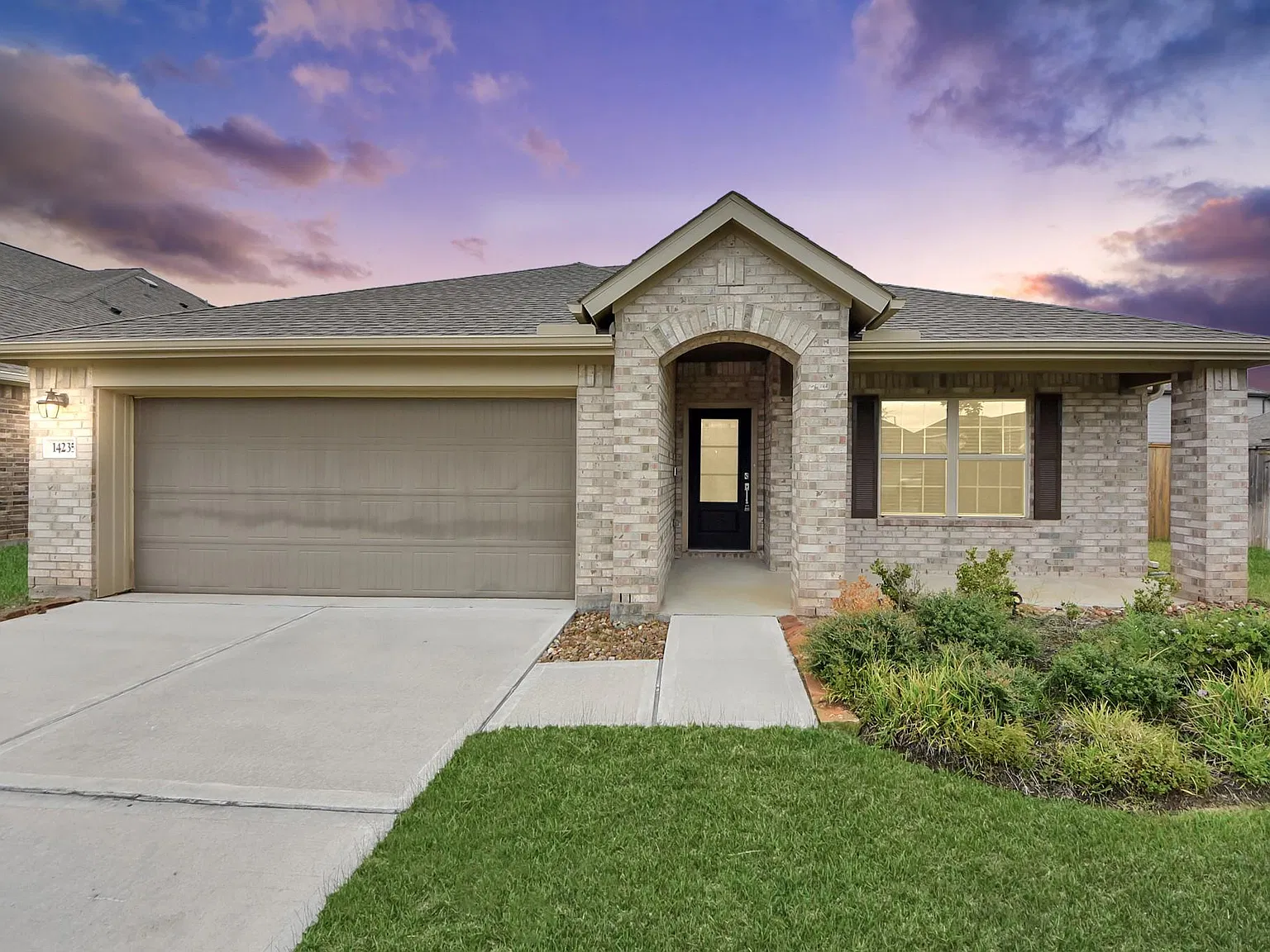 4 bed, 2.0 bath, 1932 sqft, $2,500 — Photo 1