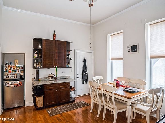 2nd image of 925 N Ashland Ave APT 2R