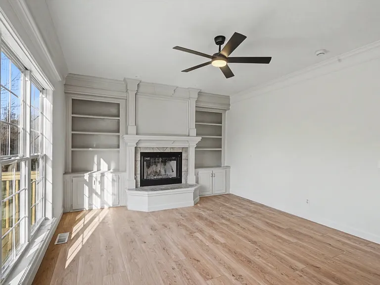 121 Hillside Dr — Photo 1