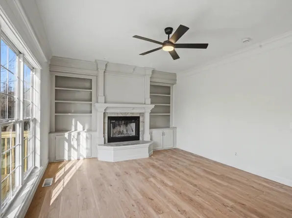 121 Hillside Dr, Baldwin City, KS 66006