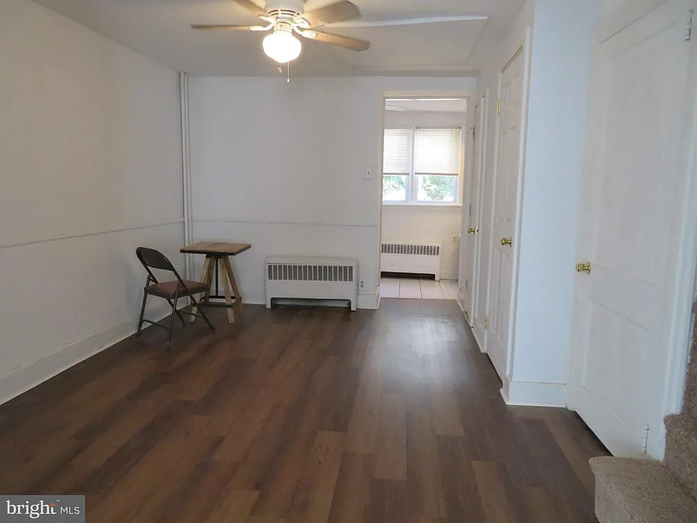 3 bed, 1300 sqft, $2,200 — Photo 4
