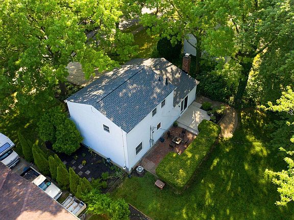 3rd image of 543 Cherrington Ct