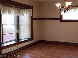 2nd image of 527 Evergreen St
