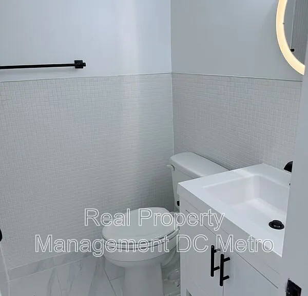 1447 Holbrook St NE — Photo 11