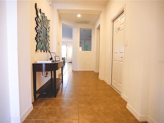 2nd image of 2585 Rosemont Cir