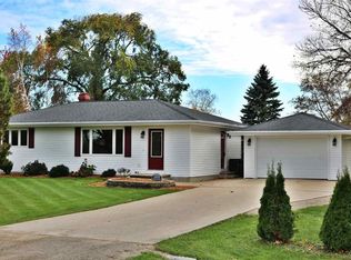 1975 Indian Point Rd, Oshkosh, WI 54901