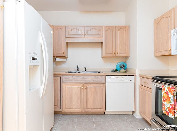 4th image of 1 Towers Park Ln APT 609
