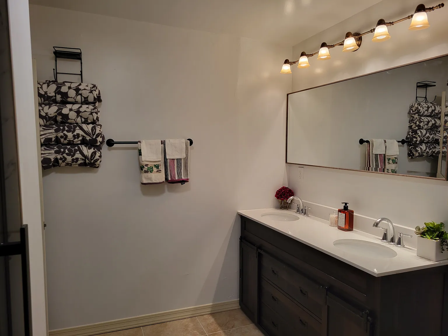 3 bed, 1800 sqft, $1,900 — Photo 2