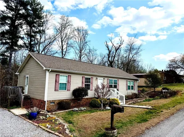 220 Circle St, Millers Creek, NC 28651