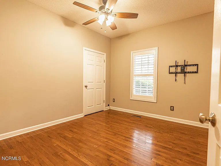 465 Crestview Rd — Photo 38