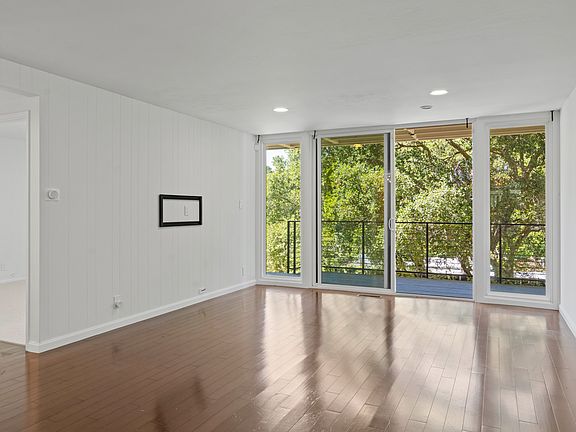 4th image of 158 Buchanan Ct #158