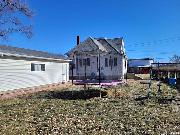 3rd image of 402 N Jackson St