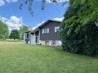 W6499 Hillcrest Rd, Juneau, WI 53039