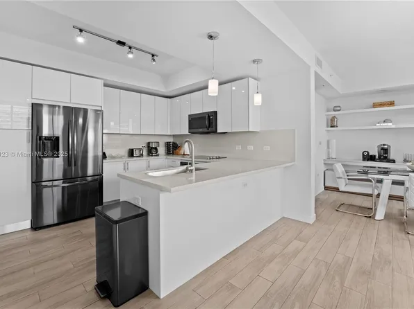 999 SW 1st Ave, Miami, FL