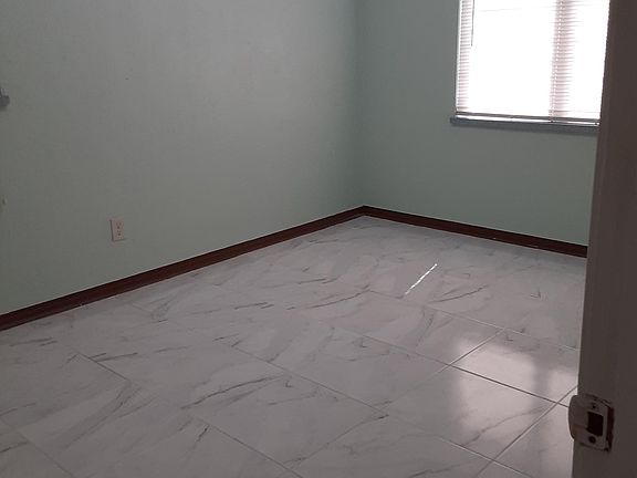 5th image of 10307 N Ashley St