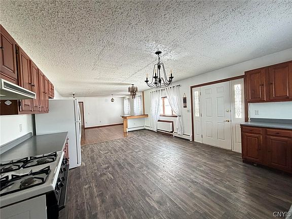 3rd image of 10680 Middle Rd