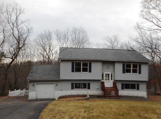 553 Durham Dr, Bushkill, PA 18324
