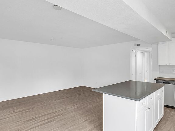 3rd image of 19 Cantril St APT 202
