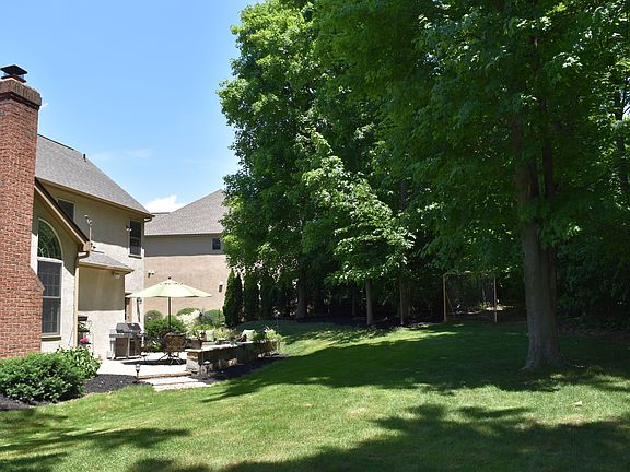 3rd image of 5582 Lynbrook Ln