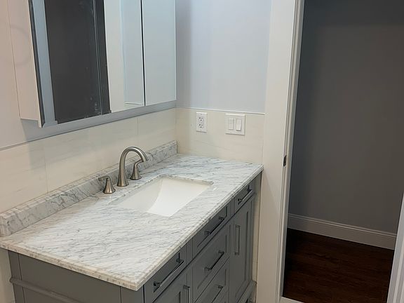 3rd image of 433 52nd St APT 3