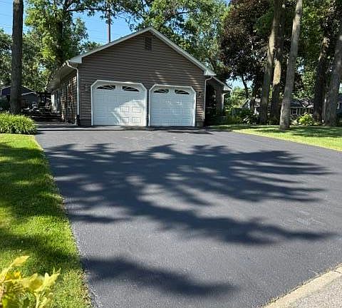 5th image of 4000 Hemlock Dr
