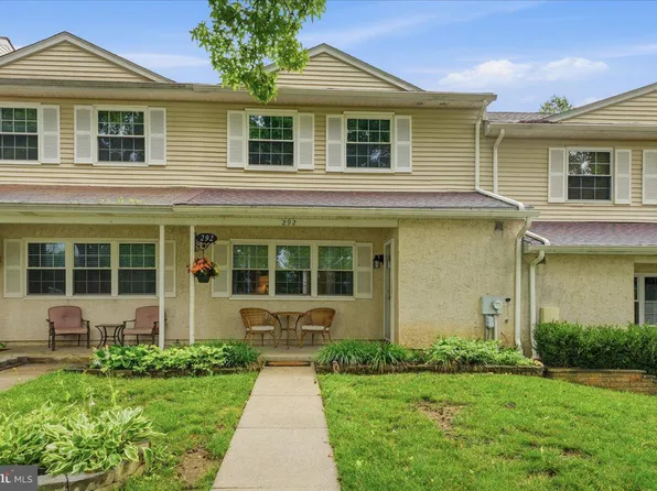 292 Carlyn Ct, Downingtown, PA 19335
