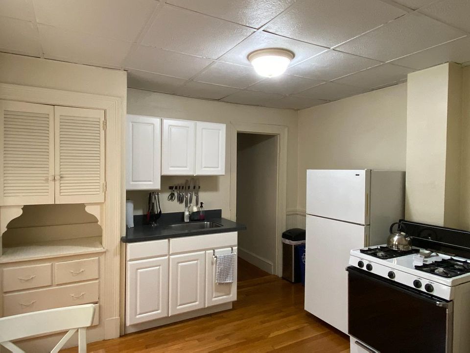 2nd image of 390 Fellsway W #3