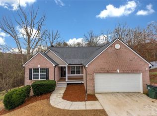 505 Plantation Creek Dr, Loganville, GA 30052