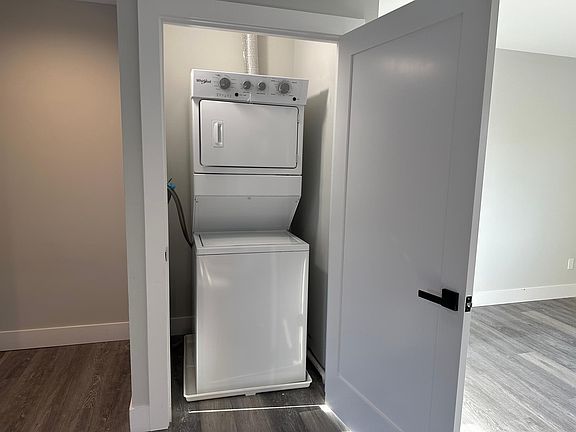 3rd image of 170 W Montauk Hwy #33