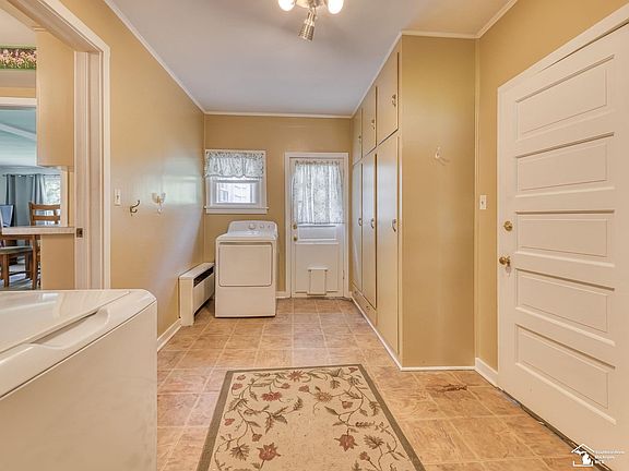 4th image of 203 S Adrian St