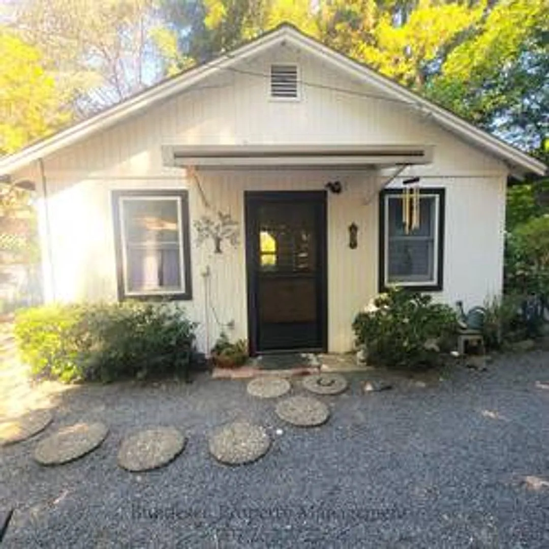 Hidden Garden Sanctuary, Charming 1-Bedroom in Petaluma — Photo 1