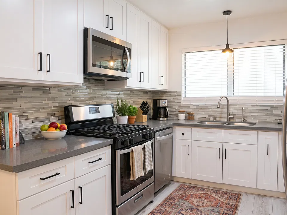 849 S Plymouth Blvd #6