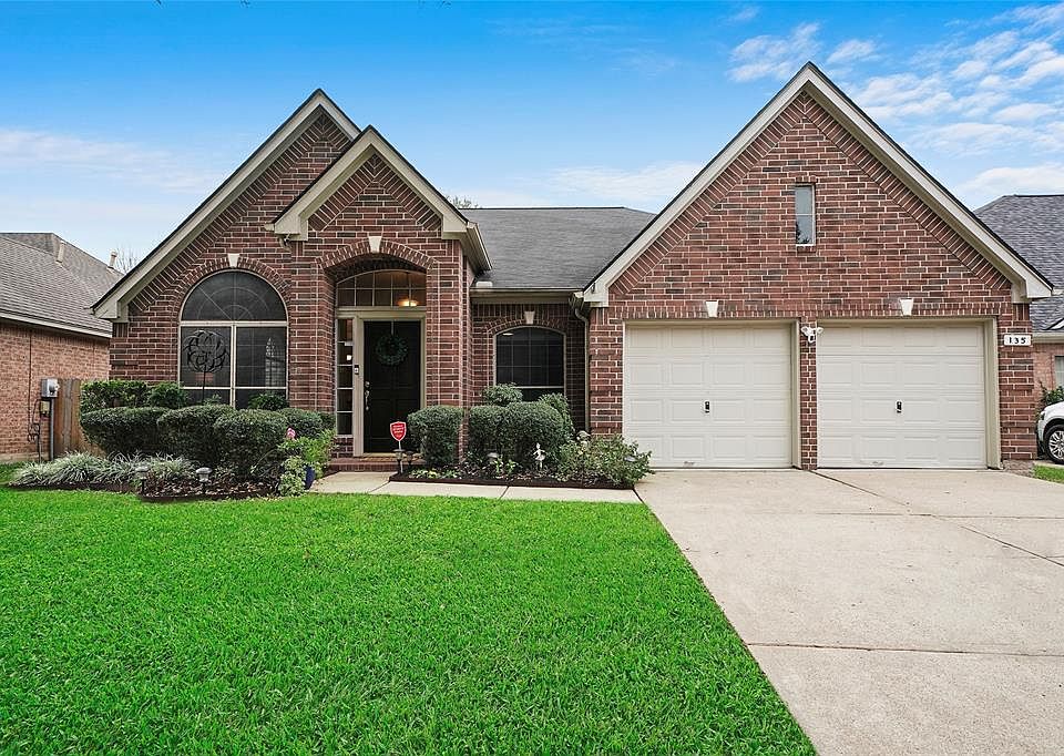 1st image of 135 Skycrest Dr