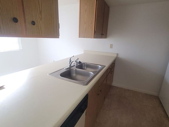 3rd image of 2101 Poplar Dr Unit 66