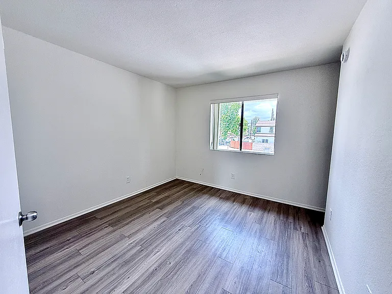 7355 Woodley Ave #10 — Photo 7