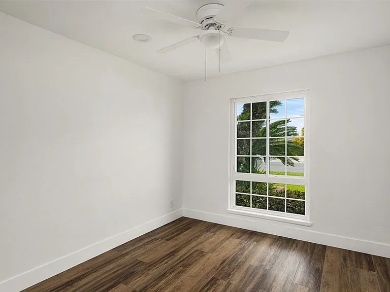 938 S Chaucer St — Photo 12
