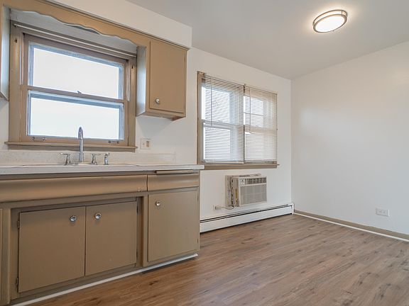 3rd image of 14336 Blackstone Ave #3E