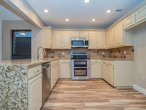 4th image of 1123 Emily Ln
