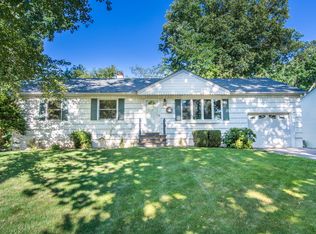 48 Summit Rd, Oak Ridge, NJ 07438