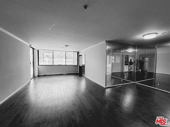 2nd image of 880 W 1st St APT 212