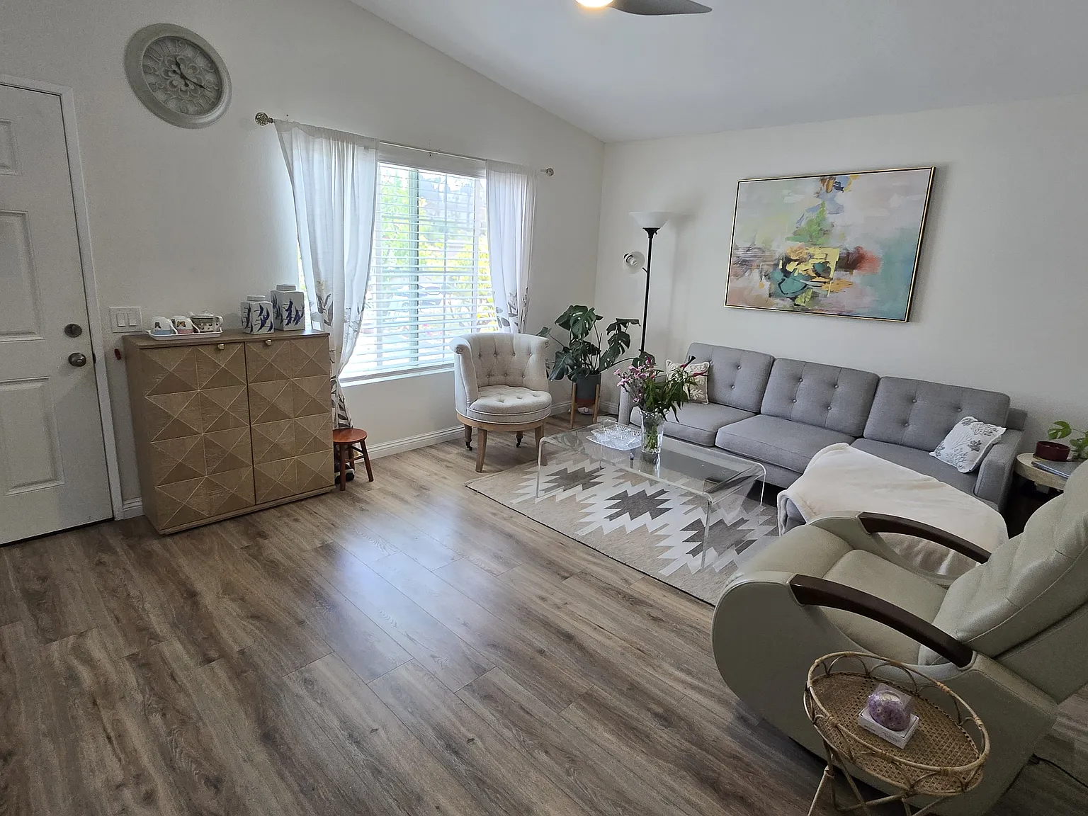 2 bed, 977 sqft, $3,000 — Photo 4