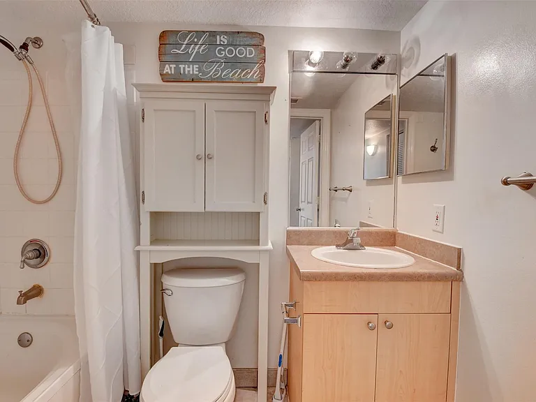 703 Villa Cir #703 — Photo 31