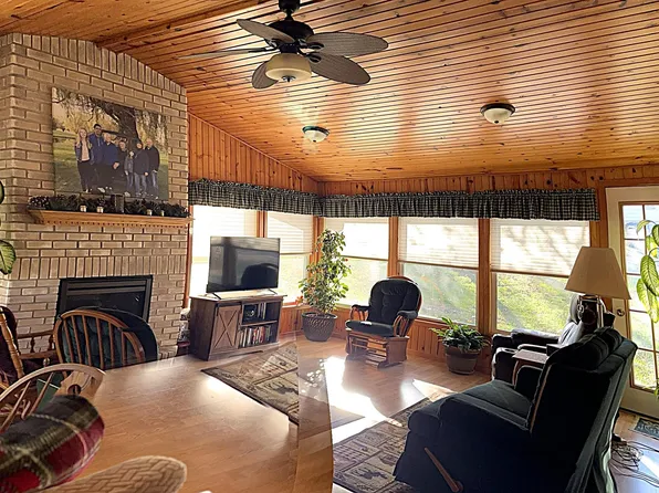 335 E Sorenson Ave, Appleton, MN 56208